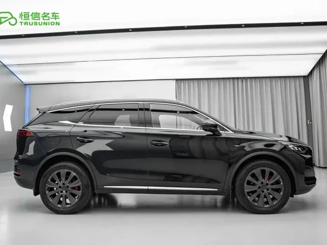 BYD Tang — Фото автомобиля 4