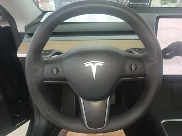 Tesla Model Y — Фото автомобиля 10