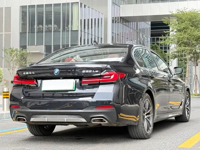 BMW 5 Series — Фото автомобиля 21