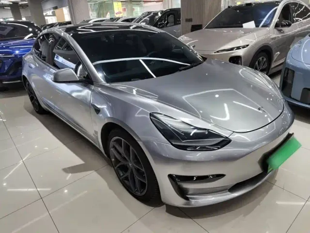 Tesla Model 3 — Фото автомобиля 3