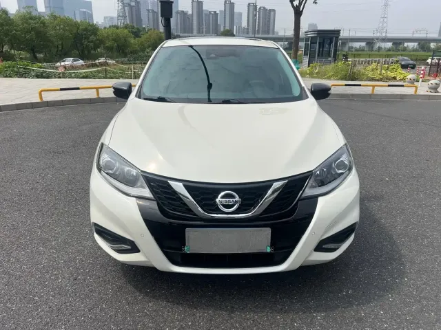 Nissan Tiida — Фото автомобиля 2
