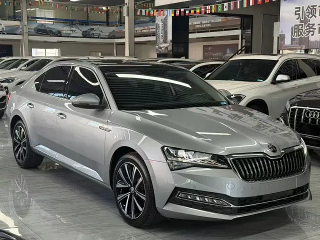 Skoda Superb — Фото автомобиля 3