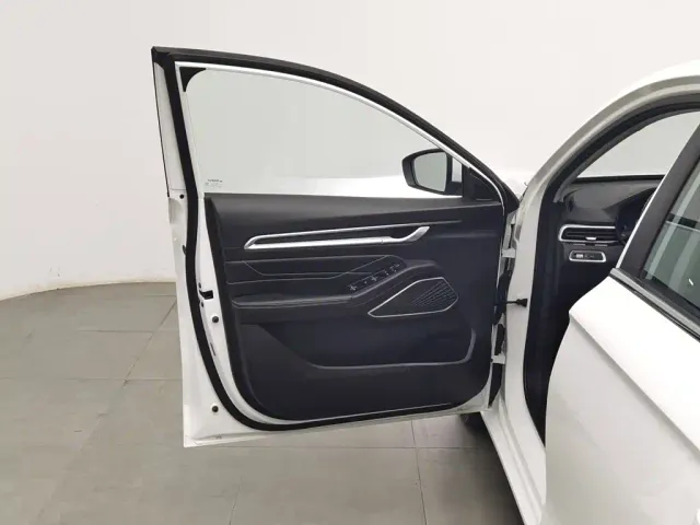 Geely Emgrand — Фото автомобиля 8
