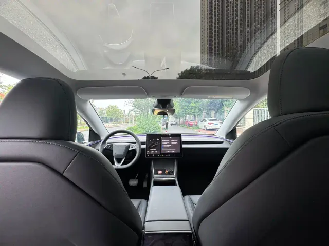 Tesla Model Y — Фото автомобиля 5