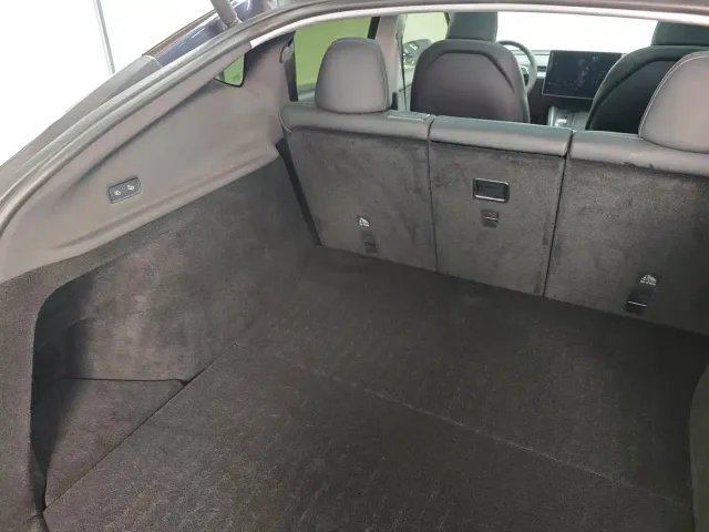 Tesla Model Y — Фото автомобиля 10