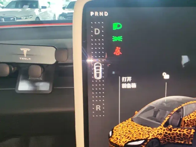 Tesla Model 3 — Фото автомобиля 9