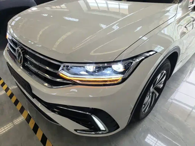 Volkswagen Tiguan L PHEV — Фото автомобиля 23