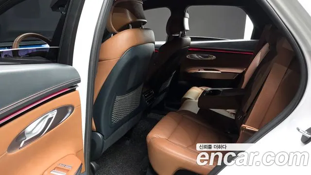 Genesis GV70 — Фото автомобиля 11