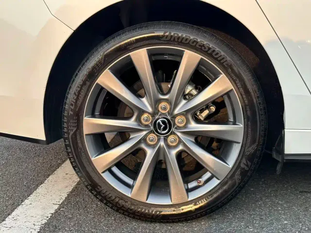 Mazda Axela — Фото автомобиля 18