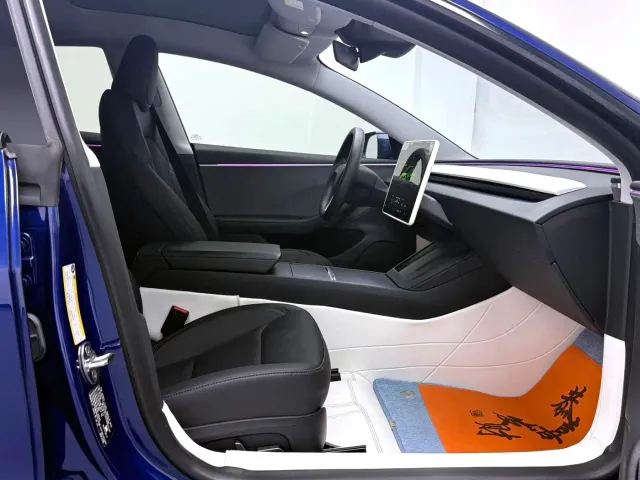 Tesla Model 3 — Фото автомобиля 4