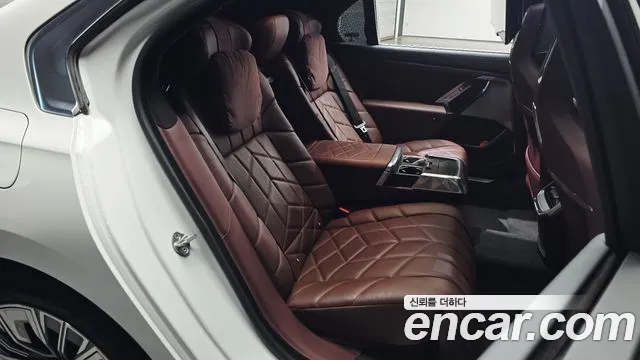 BMW 7-Series — Фото автомобиля 18