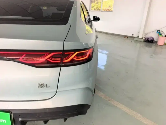 BYD Qin L — Фото автомобиля 7