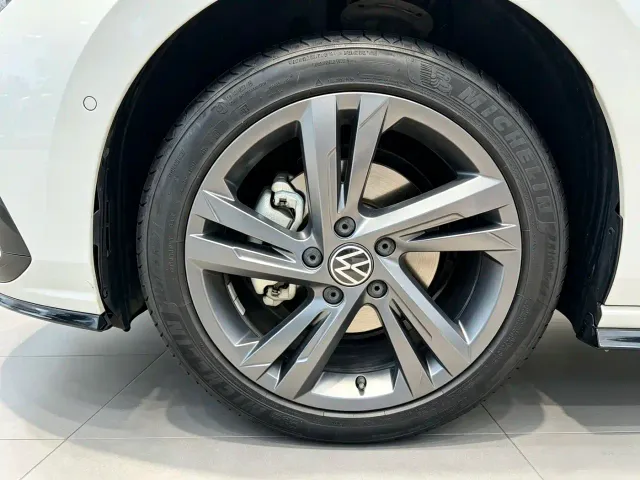 Volkswagen Golf — Фото автомобиля 18