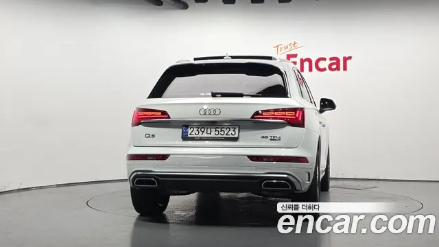 Audi Q5 45 TFSI quattro Premium — Фото автомобиля 4