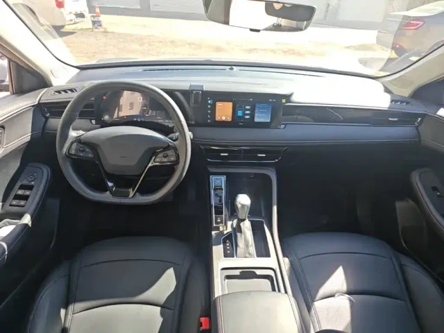 Roewe i5 — Фото автомобиля 9