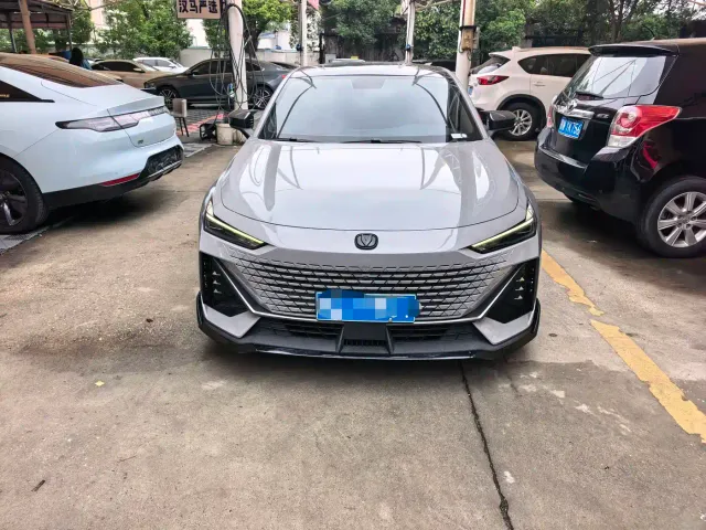 Changan Changan UNI-V 2022 1.5T Premium Model — Фото автомобиля 2
