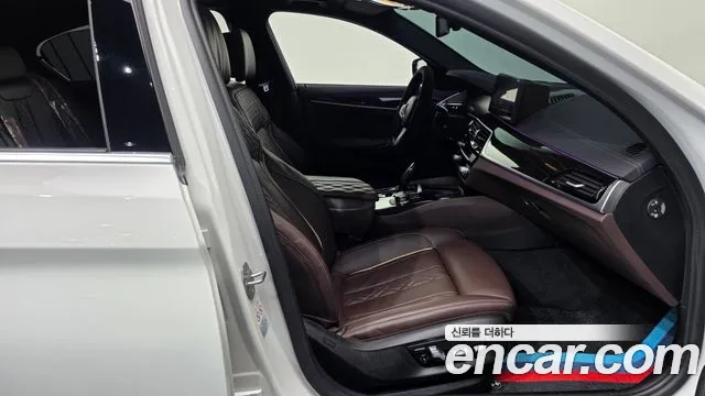BMW 5 Series G30 — Фото автомобиля 17