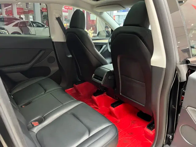 Tesla Model Y — Фото автомобиля 16