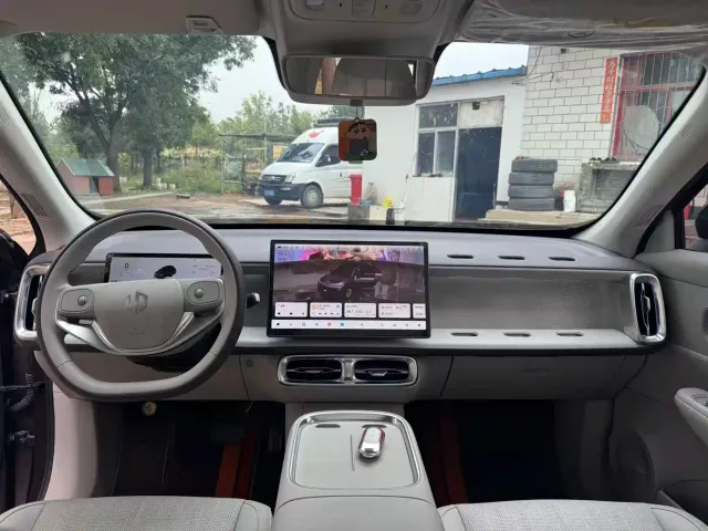 Leapmotor B10 — Фото автомобиля 7