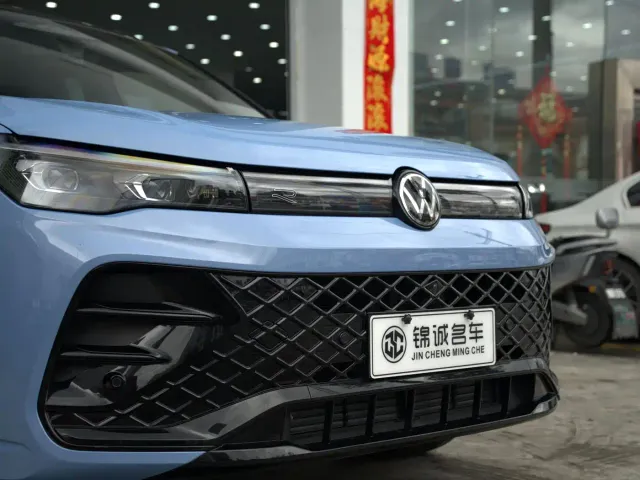 Volkswagen Tiguan L — Фото автомобиля 14