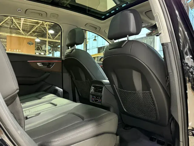 Audi Q7 — Фото автомобиля 9