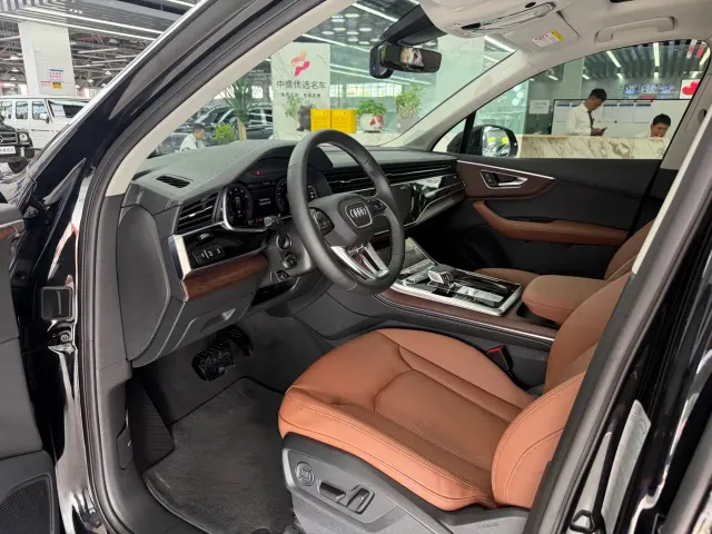 Audi Q7 — Фото автомобиля 5