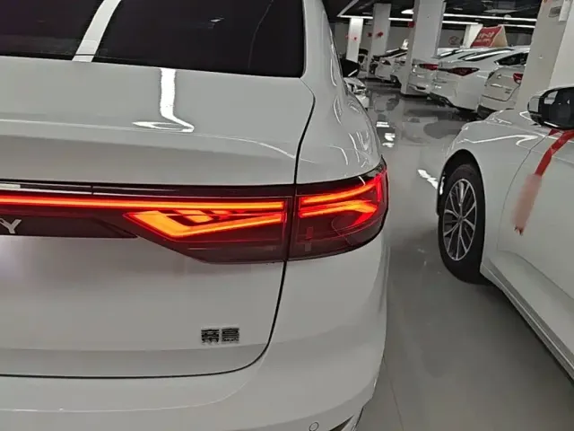 Geely Emgrand — Фото автомобиля 7
