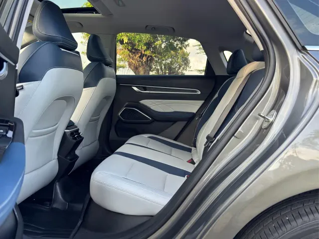 Geely Emgrand — Фото автомобиля 6