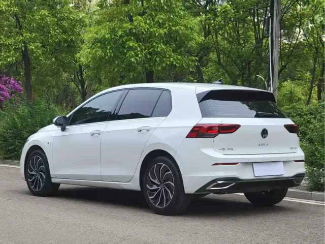 Volkswagen Golf — Фото автомобиля 7