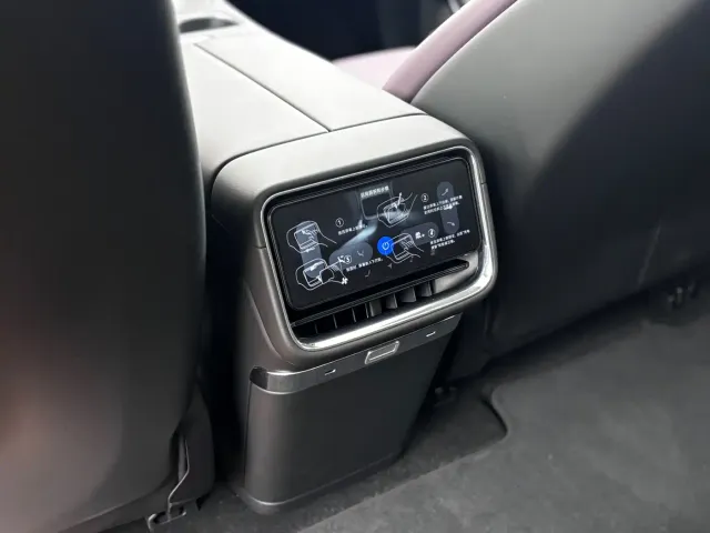 Xiaomi SU7 — Фото автомобиля 21