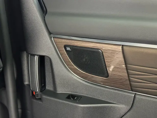 Toyota Vellfire — Фото автомобиля 16