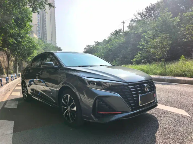 Changan Eado — Фото автомобиля 3