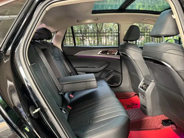 Hongqi H5 — Фото автомобиля 12