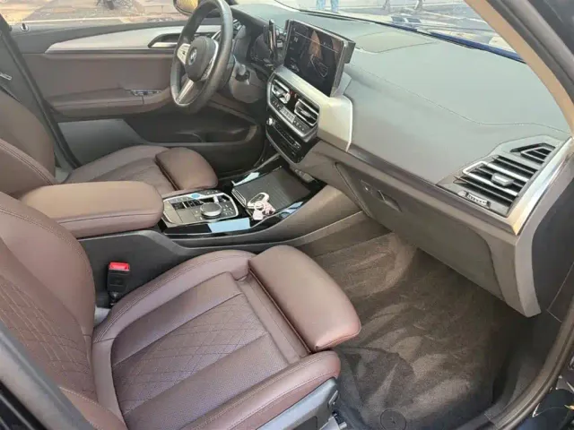 BMW iX3 — Фото автомобиля 13