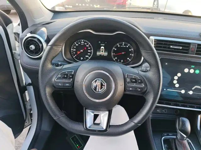 MG ZS — Фото автомобиля 10