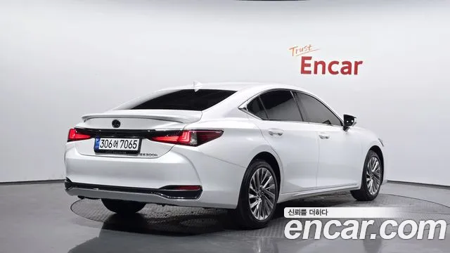 Lexus ES 7th Gen — Фото автомобиля 2