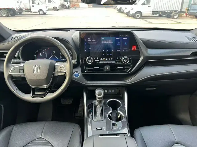 Toyota Crown Kluger — Фото автомобиля 5