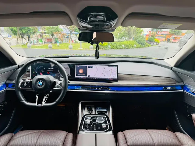 BMW 7 Series — Фото автомобиля 23
