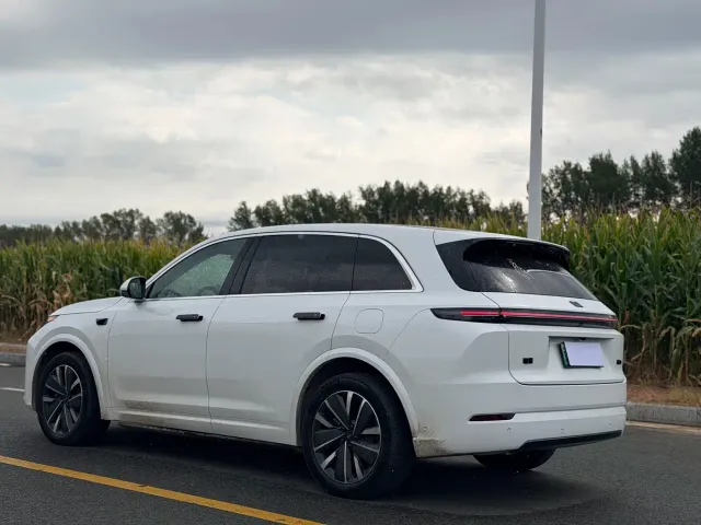 Li Auto L7 — Фото автомобиля 14