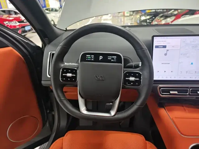 Li Auto L8 — Фото автомобиля 10