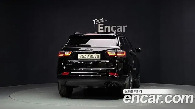 Jeep Compass — Фото автомобиля 4