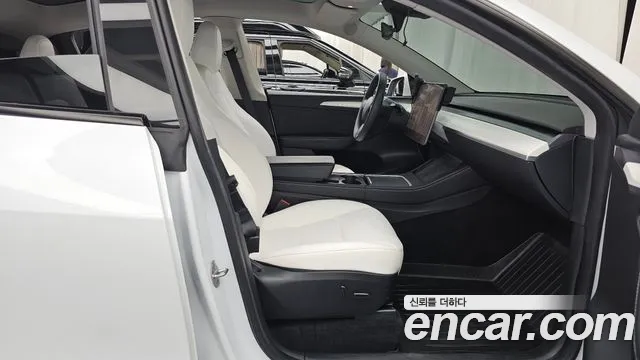 Tesla Model Y — Фото автомобиля 17