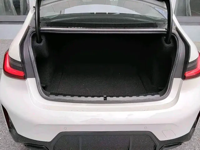 BMW 3 Series — Фото автомобиля 12