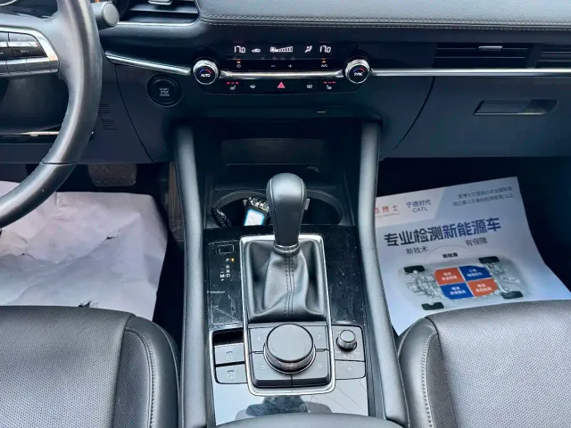 Mazda Axela — Фото автомобиля 12