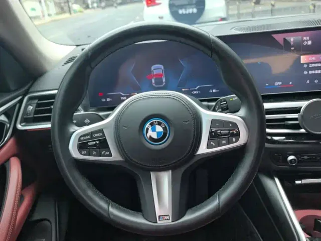BMW i4 — Фото автомобиля 15