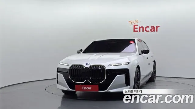 BMW i7 G70 — Фото автомобиля 3