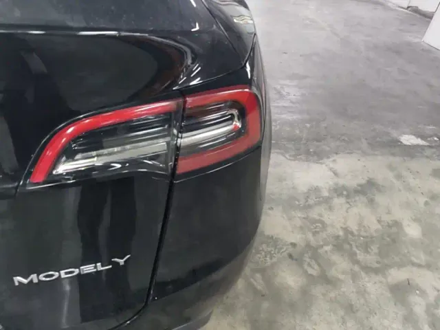 Tesla Model Y — Фото автомобиля 7