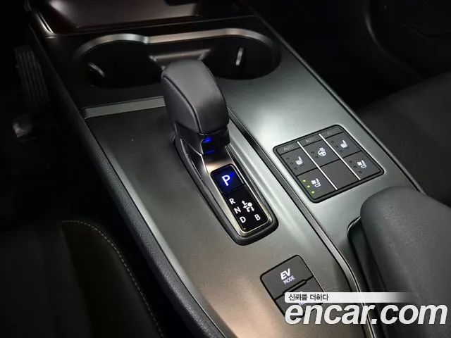 Lexus UX UX300h — Фото автомобиля 9