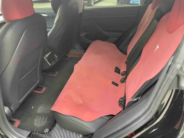 Tesla Model 3 — Фото автомобиля 6