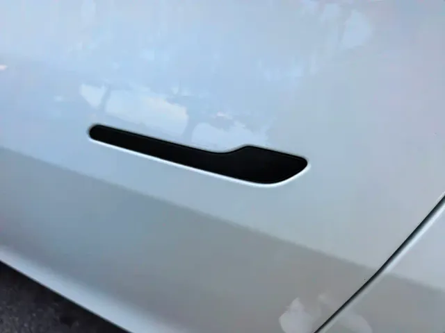 Tesla Model Y — Фото автомобиля 20